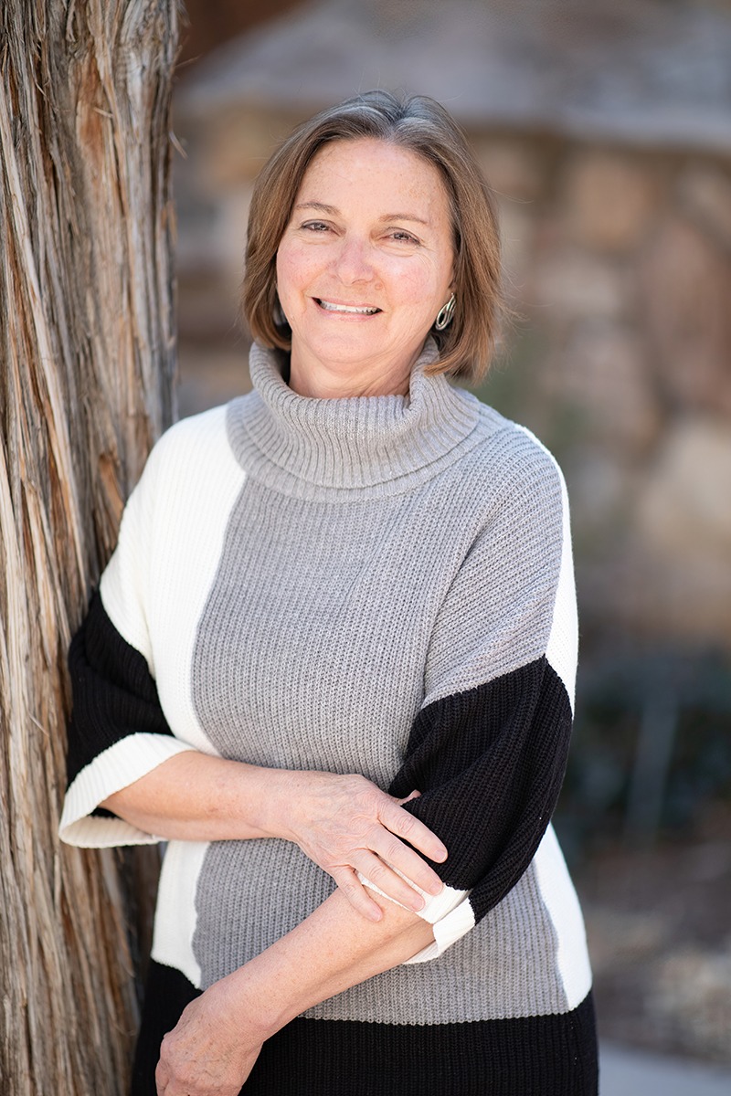Author and Speaker headshot for Becky Van Vleet, Stories Rooted in History and Heart